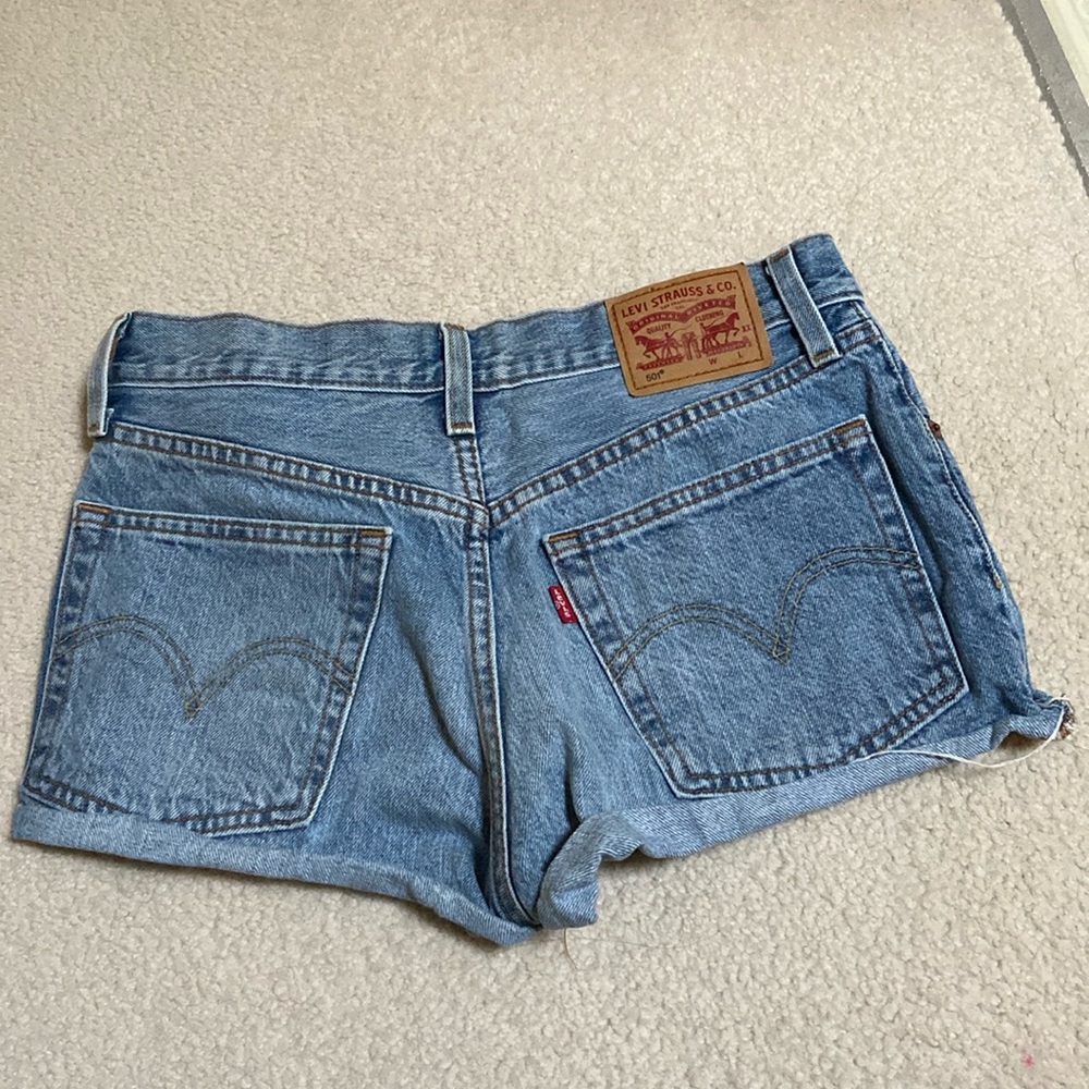 Levi 501 shorts w25